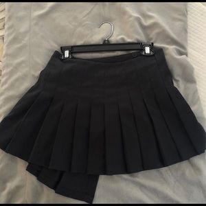 Brand new brandy Melville pleated skirt